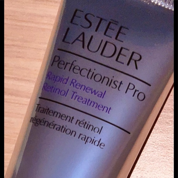 Estée Lauder Perfectionist Pro Rapid Renewal Retinol Treatment 1oz/30mL - Picture 4 of 10